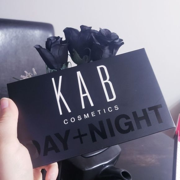 🌟HOSTPICK🌟KAB Cosmetics Day+Night Eyeshadow pallet - Picture 2 of 11